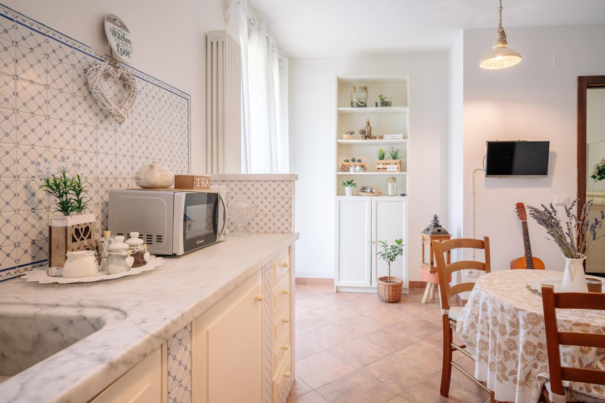 Ema'S Guest House ルッカ エクステリア 写真