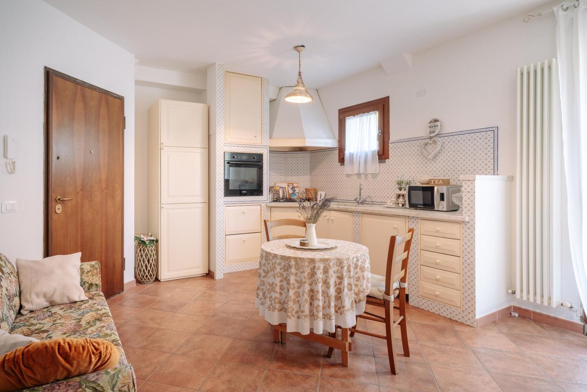 Ema'S Guest House ルッカ エクステリア 写真